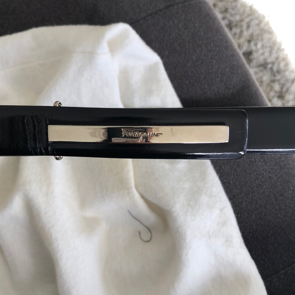 Black ferragamo leather belt! Womens size S